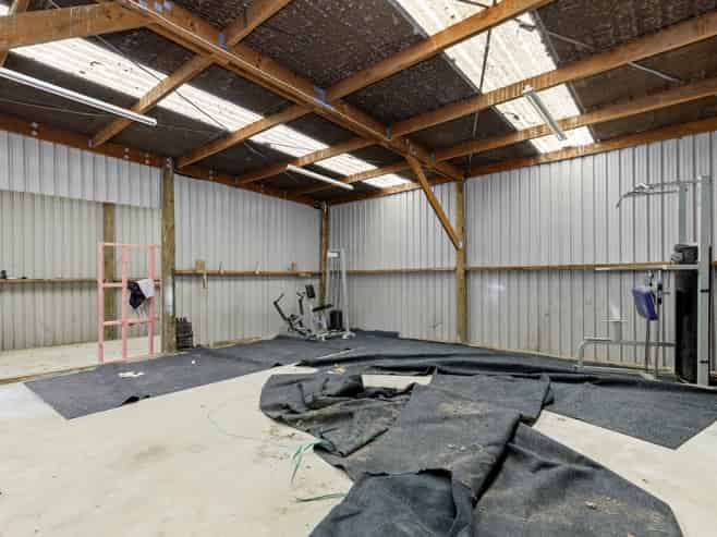 Warehousing. Offices. Large Land. Liquidation Sale