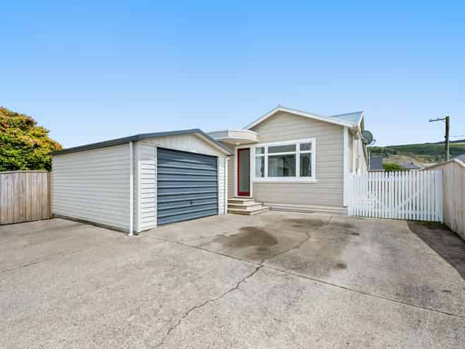 43 Biddle Crescent, Taita