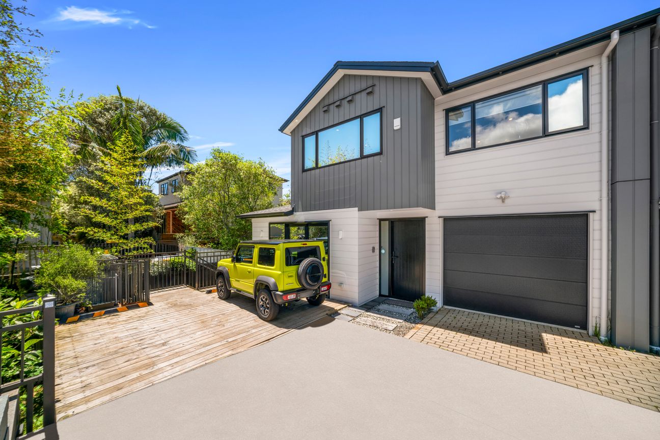 Luxury Duplex Family Home Awaits - Bild 2