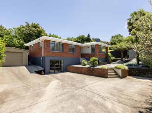 8 Highfield Crescent, Brookfield