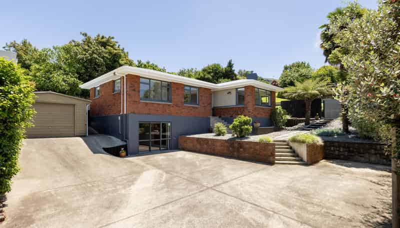 8 Highfield Crescent, Brookfield