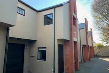 3/56 Hewitts Road , Merivale