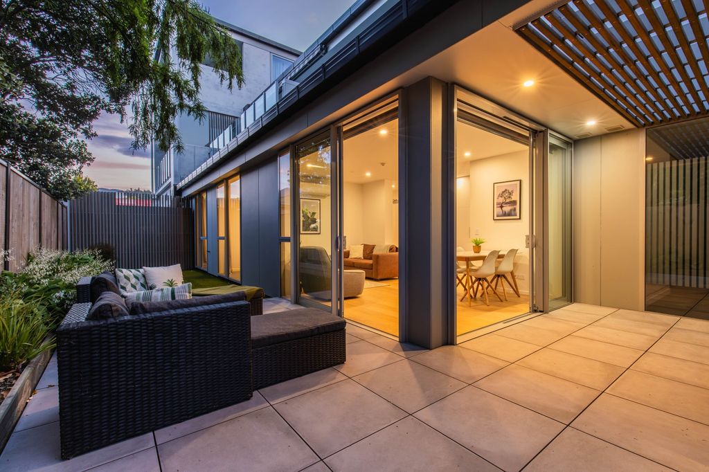 Downsize in Style: Your Modern Oasis Awaits 1