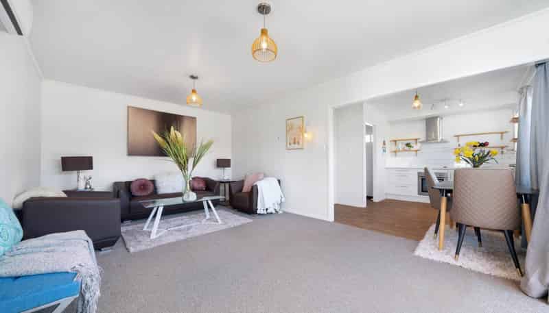 2/15 Alpha Street, Papakura