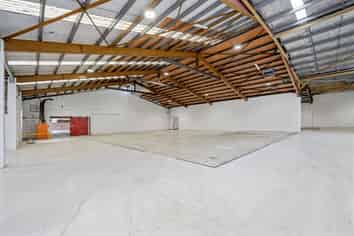 High Stud East Tamaki Warehouse | 2,638 m2