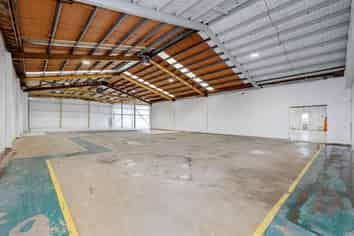High Stud East Tamaki Warehouse | 2,638 m2
