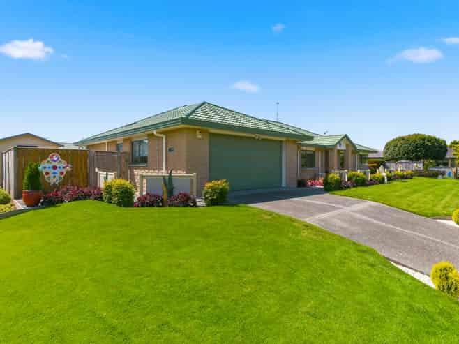 100 Milne Drive, Paraparaumu
