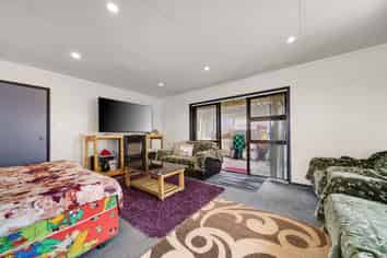 1/18 Frobisher Way, Clendon Park