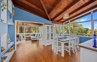 12 Raroa Terrace, Waiatarua