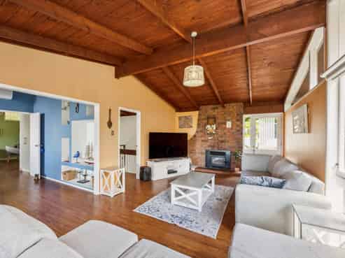 12 Raroa Terrace, Waiatarua