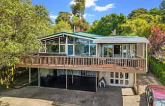 12 Raroa Terrace, Waiatarua