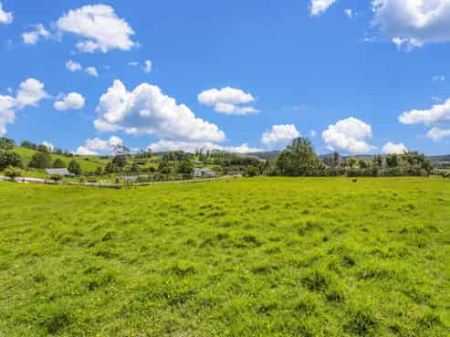 5 and 15 Charis Lane, Wellsford