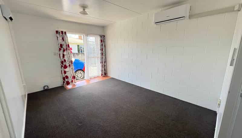 2/310 Western Hills Drive, Avenues