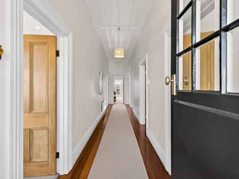 9 Cobden Crescent, Bluff Hill