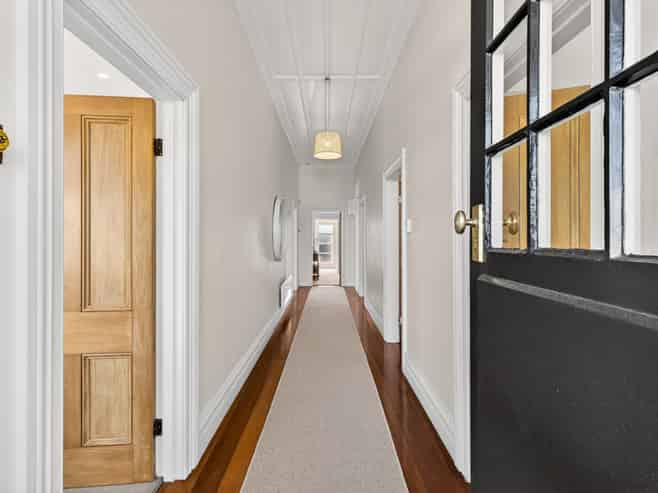 9 Cobden Crescent, Bluff Hill