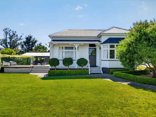 9 Cobden Crescent, Bluff Hill