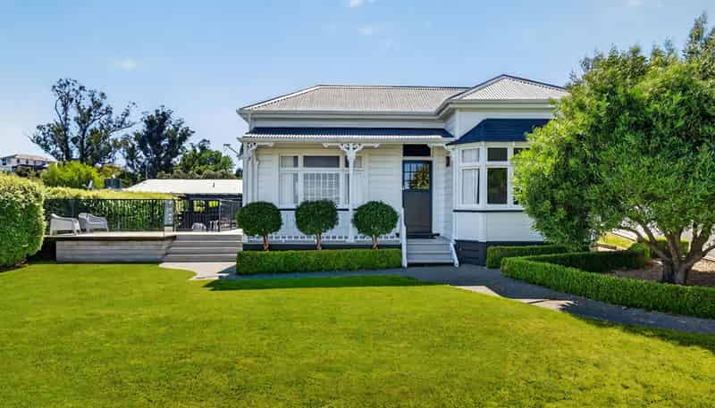 9 Cobden Crescent, Bluff Hill