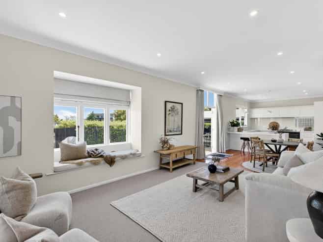 9 Cobden Crescent, Bluff Hill