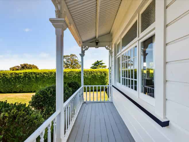 9 Cobden Crescent, Bluff Hill