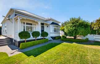 9 Cobden Crescent, Bluff Hill