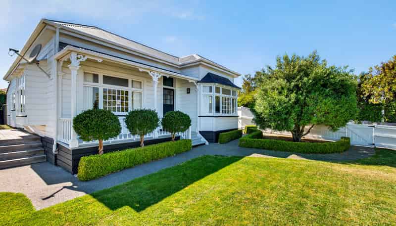 9 Cobden Crescent, Bluff Hill