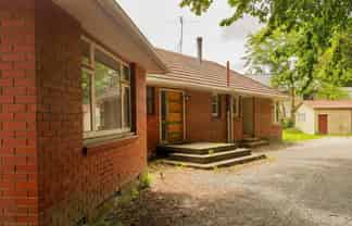 54 Main South Road , Sockburn