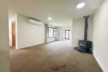 54 Main South Road , Sockburn