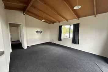 8 Attwood Road, Paremoremo