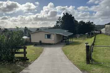 8 Attwood Road, Paremoremo