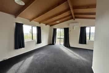 8 Attwood Road, Paremoremo