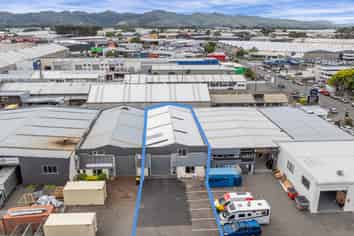 Functional Sockburn Unit- Vacant Possession 