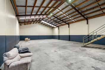 Functional Sockburn Unit- Vacant Possession 