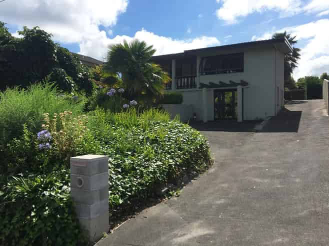 790 River Road, Chartwell