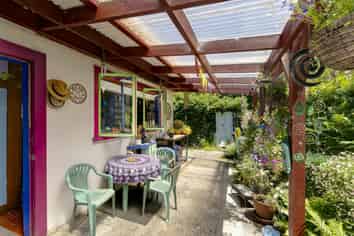 58 The Ridgeway, Enner Glynn