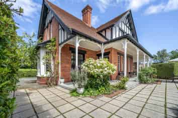 104 Grey Street, Gladstone