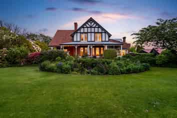 104 Grey Street, Gladstone