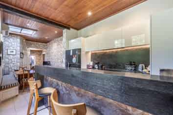 104 Grey Street, Gladstone