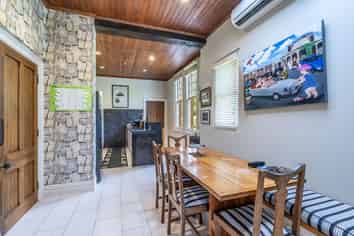 104 Grey Street, Gladstone