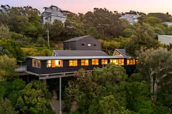 85 Nicholson Road, Khandallah