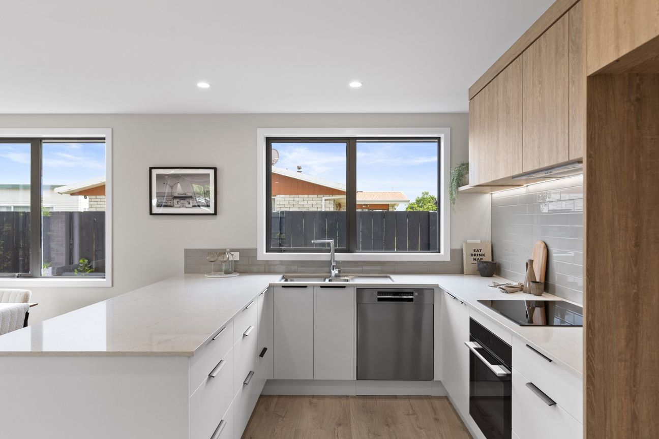 Brick-build, park-side, move in ready - Aanzicht 4
