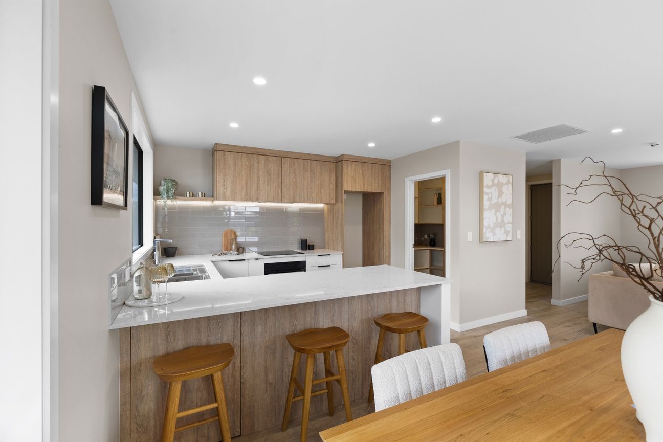 Brick-build, park-side, move in ready - Aanzicht 3