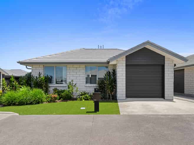 14 Lance Way (Dunes Lifestyle Village), Papamoa