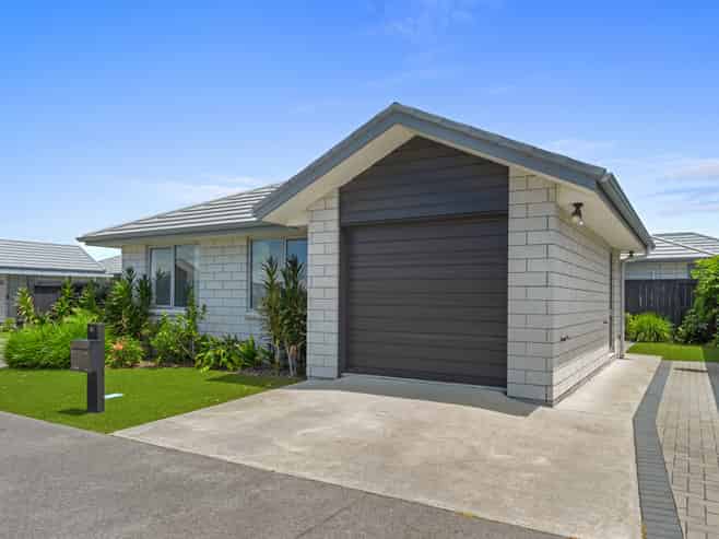 14 Lance Way (Dunes Lifestyle Village), Papamoa