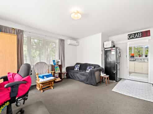 Flat 1 & F/1123 Fergusson Drive, Upper Hutt