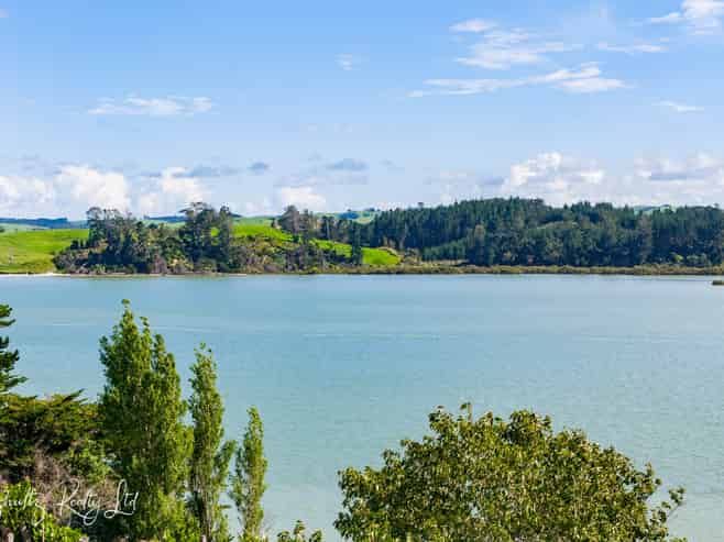 17 Kotare Crescent, Pahi