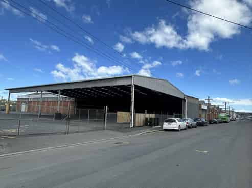 Large Central City Warehouse For lease