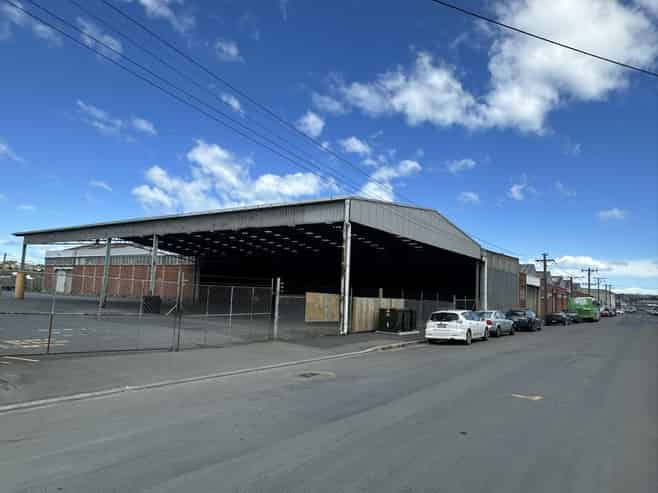 Large Central City Warehouse For lease