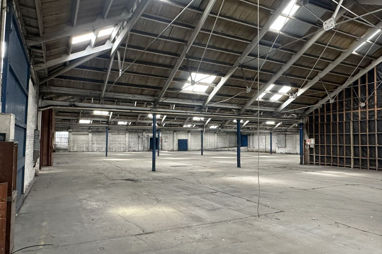Large Central City Warehouse For lease - Fler