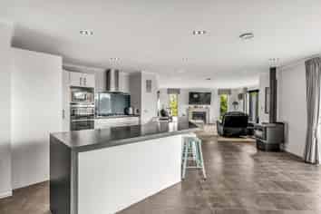 8/133 Powerhouse Road, Westport