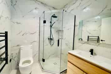 Granny/7 Ripa Street, Flat Bush